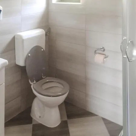 Prázdninový dům 2 Bedroom Awesome In *