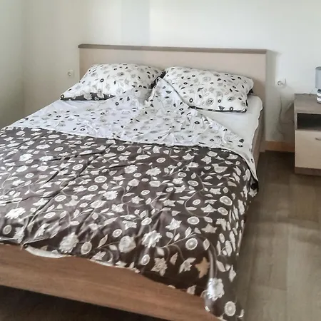 2 Bedroom Awesome In Vakantiehuis *