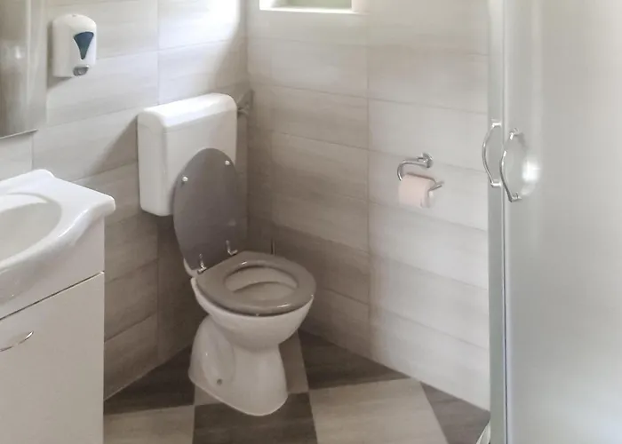 Vakantiehuis 2 Bedroom Awesome In *