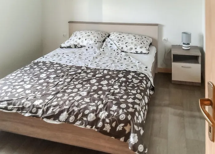 2 Bedroom Awesome In Vakantiehuis *