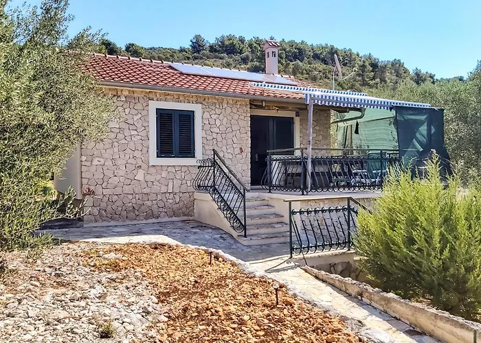 Vakantiehuis 2 Bedroom Awesome In *