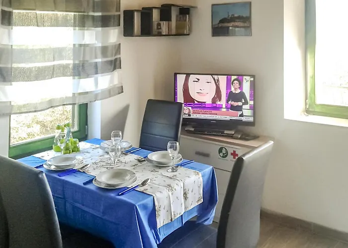 2 Bedroom Awesome In *
