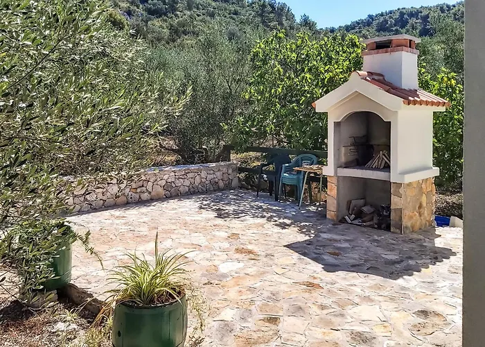 2 Bedroom Awesome In *